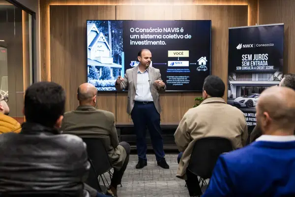 NWX Consorcio educational presentation with attendees learning about the model