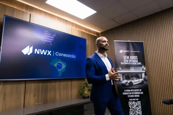 NWX Consorcio presentation with the brand logo and map of Brazil on screen