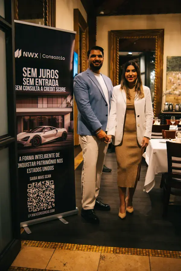 NWX Consorcio team members at a networking dinner event