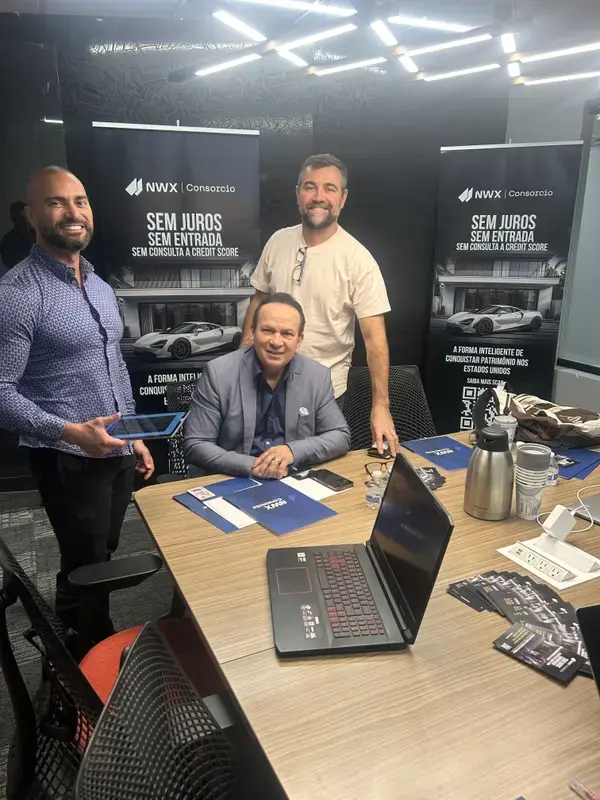 NWX Consorcio team members at a client onboarding session