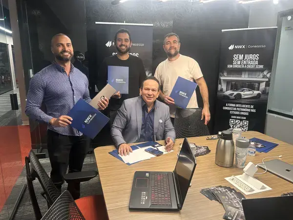 NWX Consorcio team celebrating with new member welcome packages