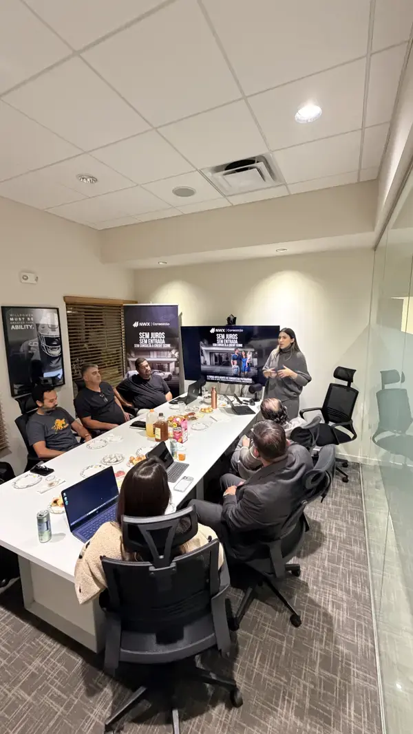 NWX Consorcio office meeting with the team presenting to clients